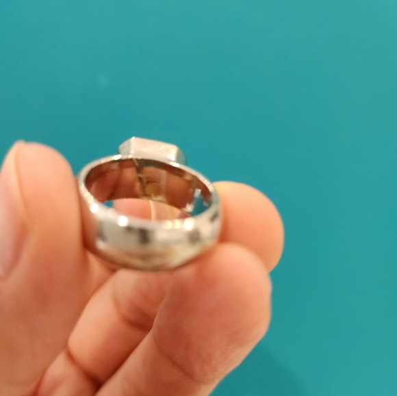 FAUX DIAMOND RING, size 7 - Picture 2 of 5